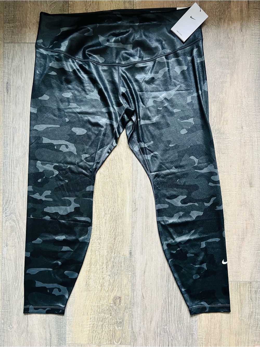 Nike One Dri-FIT Women’s Mid Rise Camo Leggings Black Gray 1X NWT